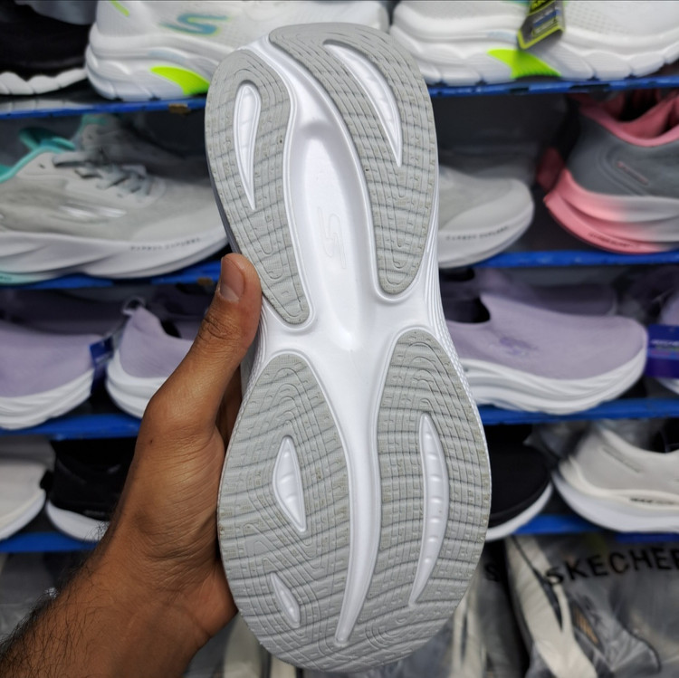 کتونی مسترکوالیتی زنانه اسکیچرز گو ران Skechers gorun / ضمانت ویتنام و کیفیت / سایز ۳۷ الا ۴۰