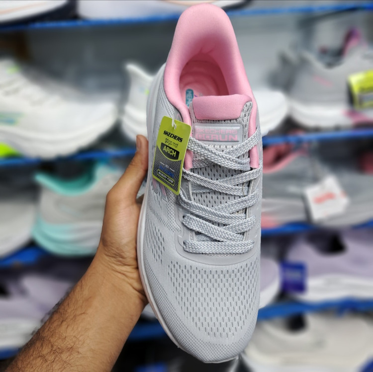 کتونی مسترکوالیتی زنانه اسکیچرز گو ران Skechers gorun / ضمانت ویتنام و کیفیت / سایز ۳۷ الا ۴۰