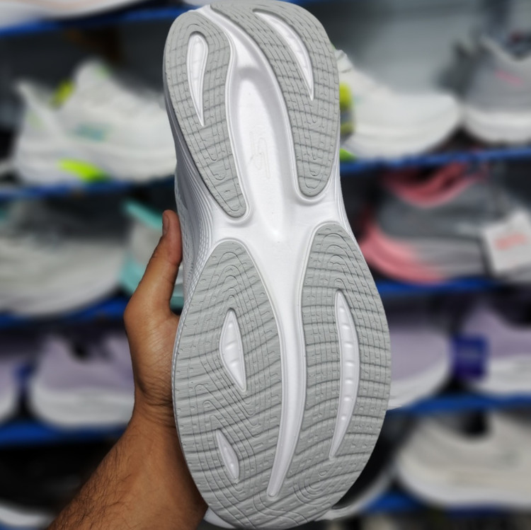 کتونی مسترکوالیتی زنانه اسکیچرز گو ران Skechers gorun / ضمانت ویتنام و کیفیت / سایز ۳۷ الا ۴۰