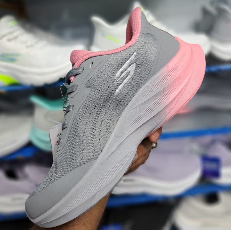 کتونی ویتنامی زنانه اسکیچرز هایپر برست Skechers hyper burst / مسترکوالیتی ضمانت کیفیت / سایز ۳۷ تا ۴۰