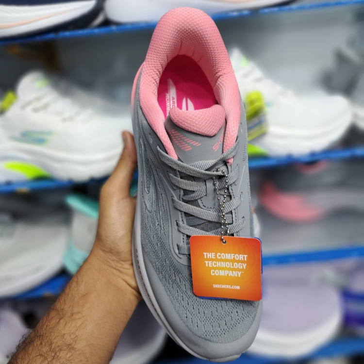 کتونی ویتنامی زنانه اسکیچرز هایپر برست Skechers hyper burst / مسترکوالیتی ضمانت کیفیت / سایز ۳۷ تا ۴۰
