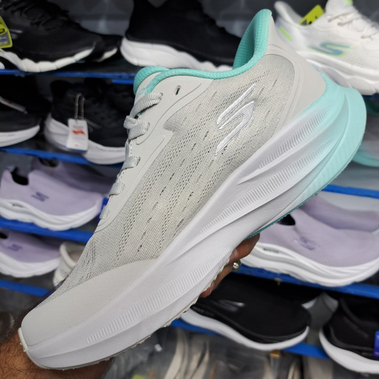 کتونی ویتنامی زنانه اسکیچرز هایپر برست Skechers hyper burst / مسترکوالیتی ضمانت کیفیت / سایز ۳۷ تا ۴۰