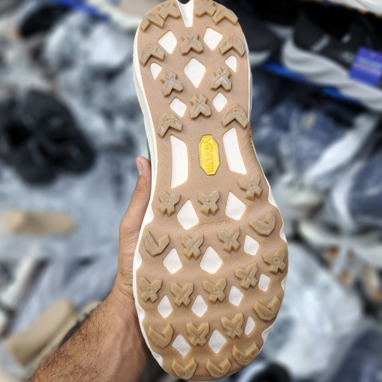 کتونی مسترکوالیتی کلمبیا گورتکس Colombia goretex / زیره ویبرام / ضمانت ویتنامی و کیفیت / سایز ۴۰ الا ۴۵