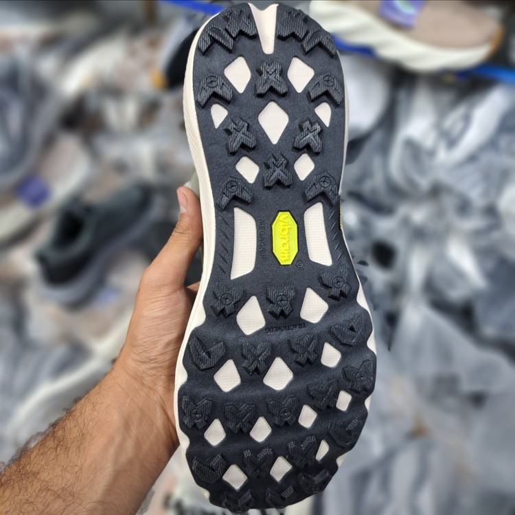 کتونی مسترکوالیتی کلمبیا گورتکس Colombia goretex / زیره ویبرام / ضمانت ویتنامی و کیفیت / سایز ۴۰ الا ۴۵