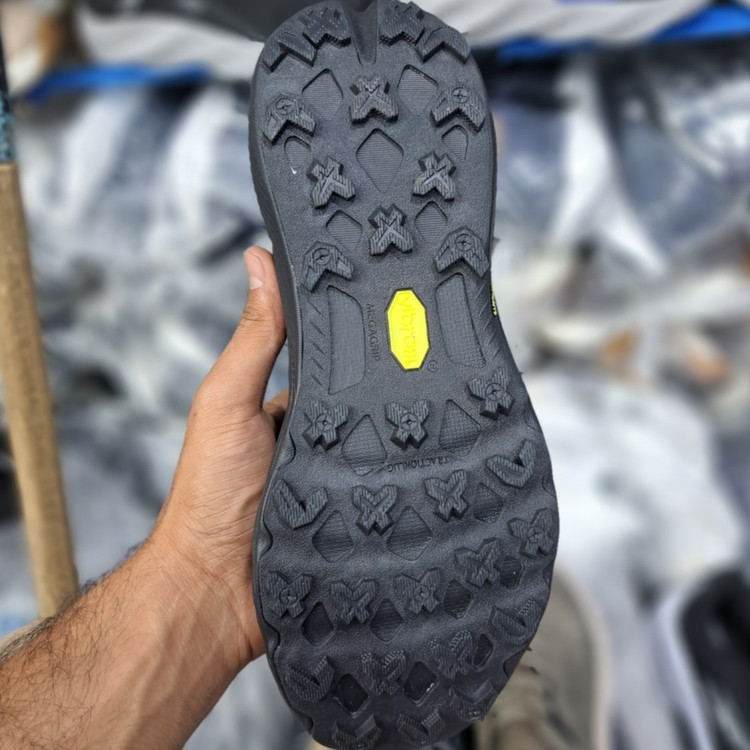 کتونی مسترکوالیتی کلمبیا گورتکس Colombia goretex / زیره ویبرام / ضمانت ویتنامی و کیفیت / سایز ۴۰ الا ۴۵