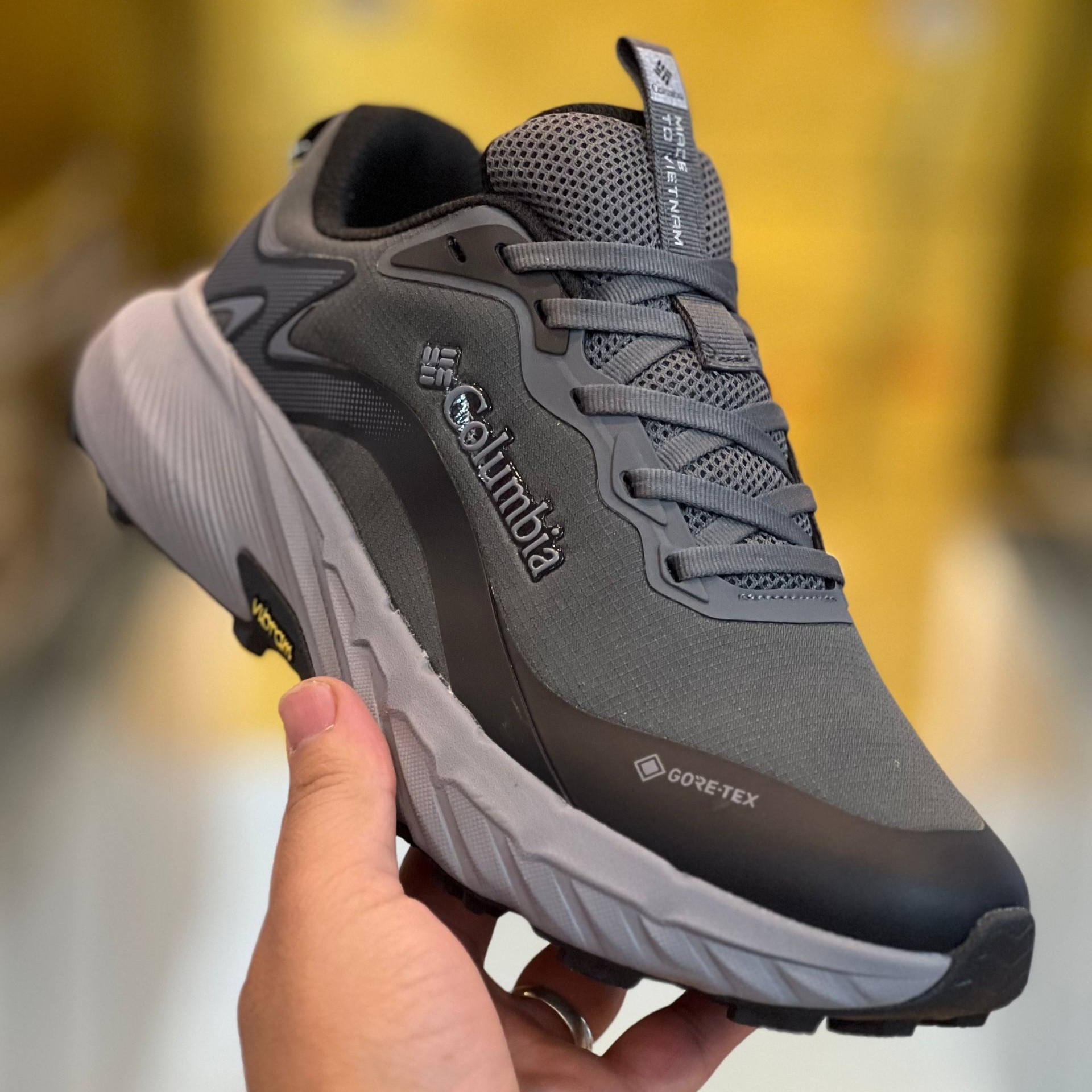 کتونی مسترکوالیتی کلمبیا گورتکس Colombia goretex / زیره ویبرام / ضمانت ویتنامی و کیفیت / سایز ۴۰ الا ۴۵