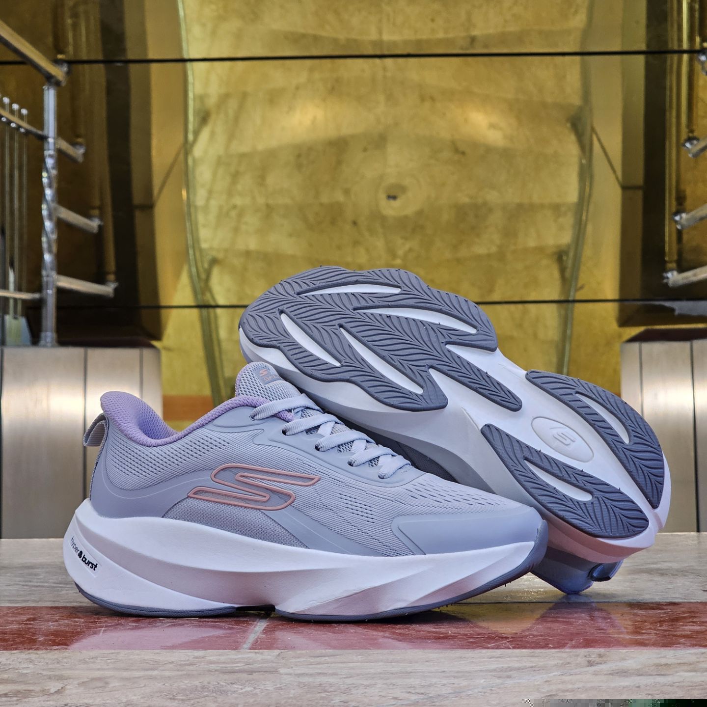 کتونی ویتنامی زنانه اسکیچرز هایپر برست Skechers hyper burst / مسترکوالیتی ضمانت کیفیت / سایز ۳۷ تا ۴۰