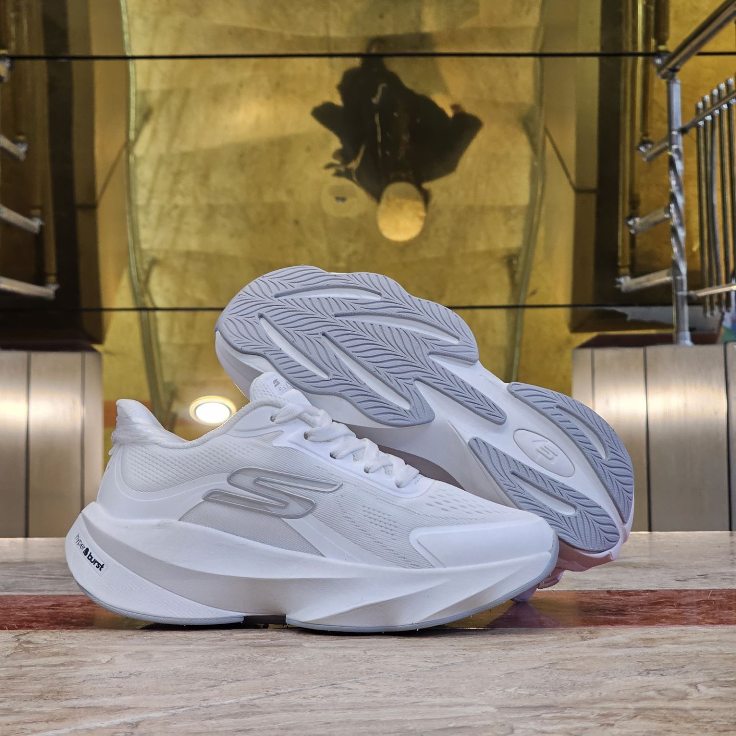 کتونی ویتنامی زنانه اسکیچرز هایپر برست Skechers hyper burst / مسترکوالیتی ضمانت کیفیت / سایز ۳۷ تا ۴۰