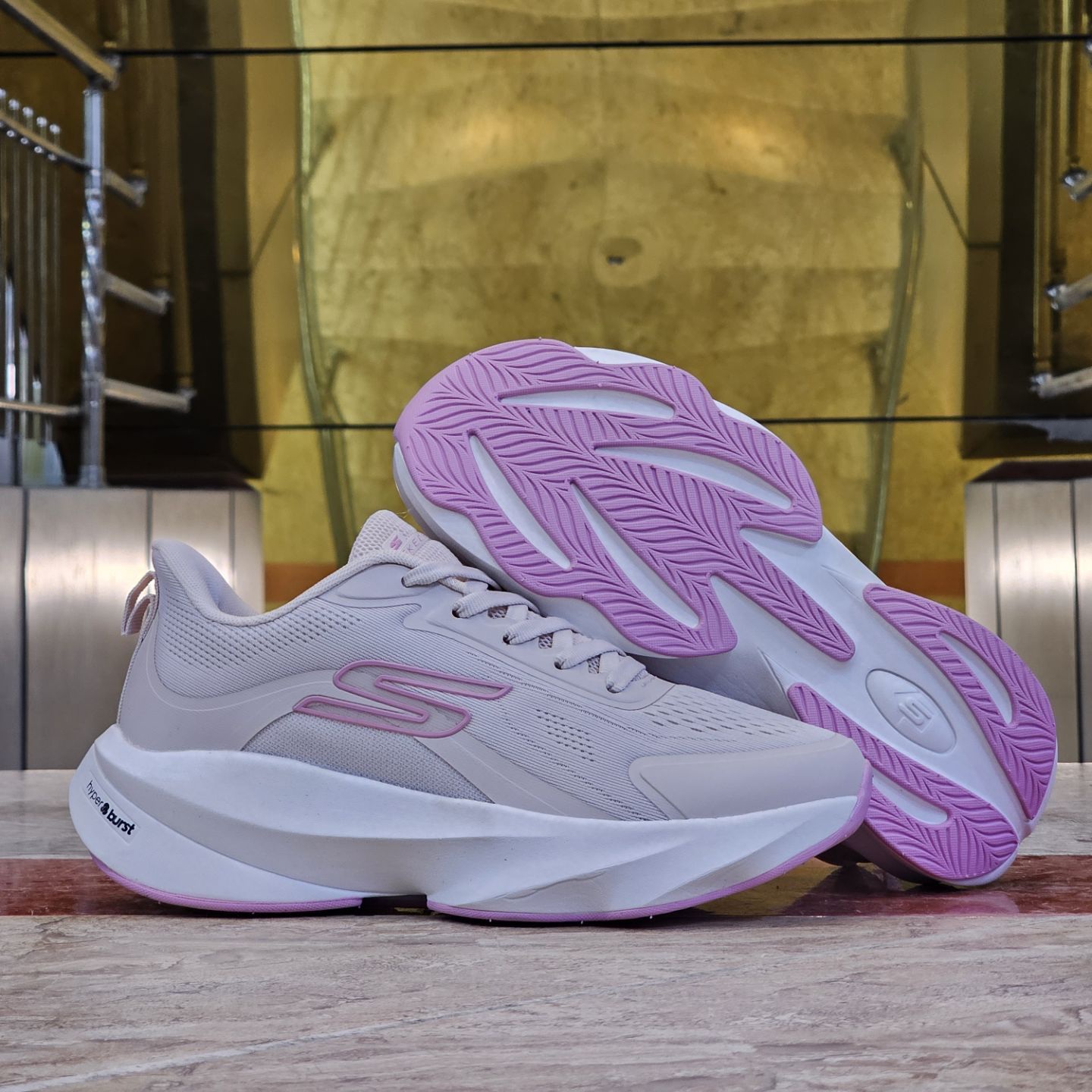 کتونی ویتنامی زنانه اسکیچرز هایپر برست Skechers hyper burst / مسترکوالیتی ضمانت کیفیت / سایز ۳۷ تا ۴۰