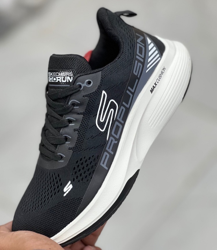 کتونی مسترکوالیتی اسکیچرز گو ران Skechers gorun / ضمانت ویتنام و کیفیت / سایز ۴۰ الا ۴۵