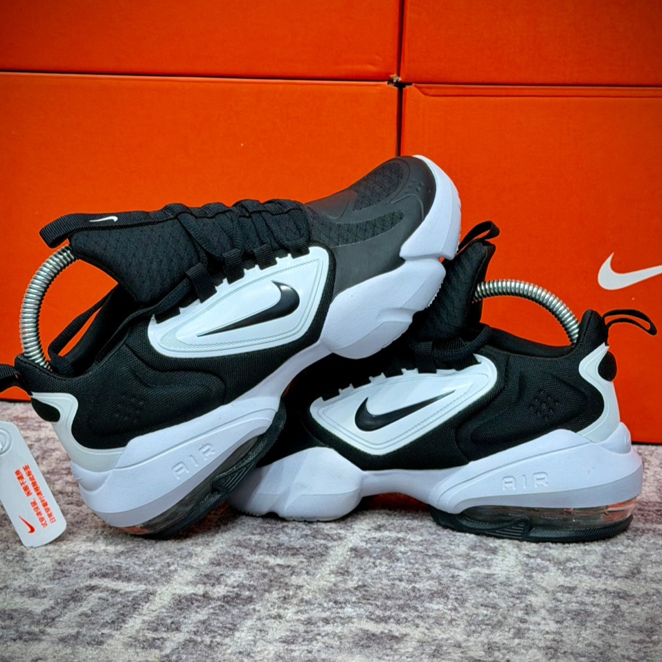 کتونی مسترکوالیتی ست زنانه و مردانه نایک ساواج Nike savage / ضمانت کیفیت و ویتنام / سایز ۳۸ الا ۴۵