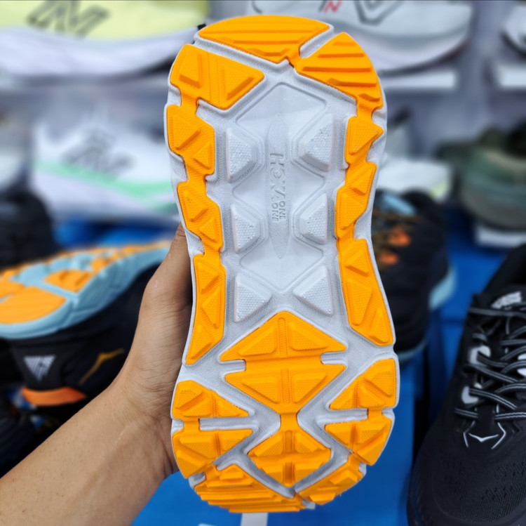 کتونی مسترکوالیتی تریل رانینگ هوکا وان وان استین سون آرت ۶ hoka one one stinson art 6 / ضمانت کیفیت و ویتنام / سایز ۴۰ الا ۴۵