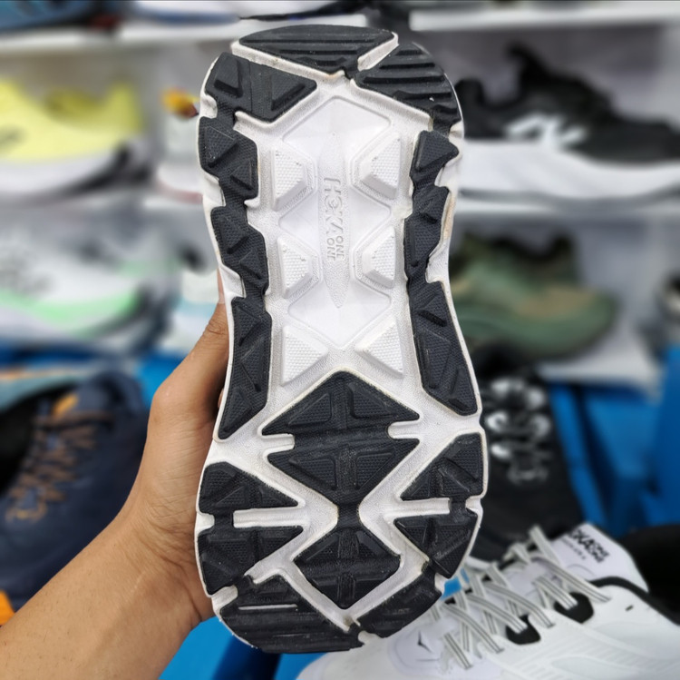 کتونی مسترکوالیتی تریل رانینگ هوکا وان وان استین سون آرت ۶ hoka one one stinson art 6 / ضمانت کیفیت و ویتنام / سایز ۴۰ الا ۴۵