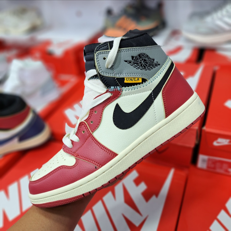کفش مسترکوالیتی نایک ایر جردن وان Nike air Jordan 1 / ضمانت کیفیت و ویتنام / سایز ۴۰ الا ۴۵