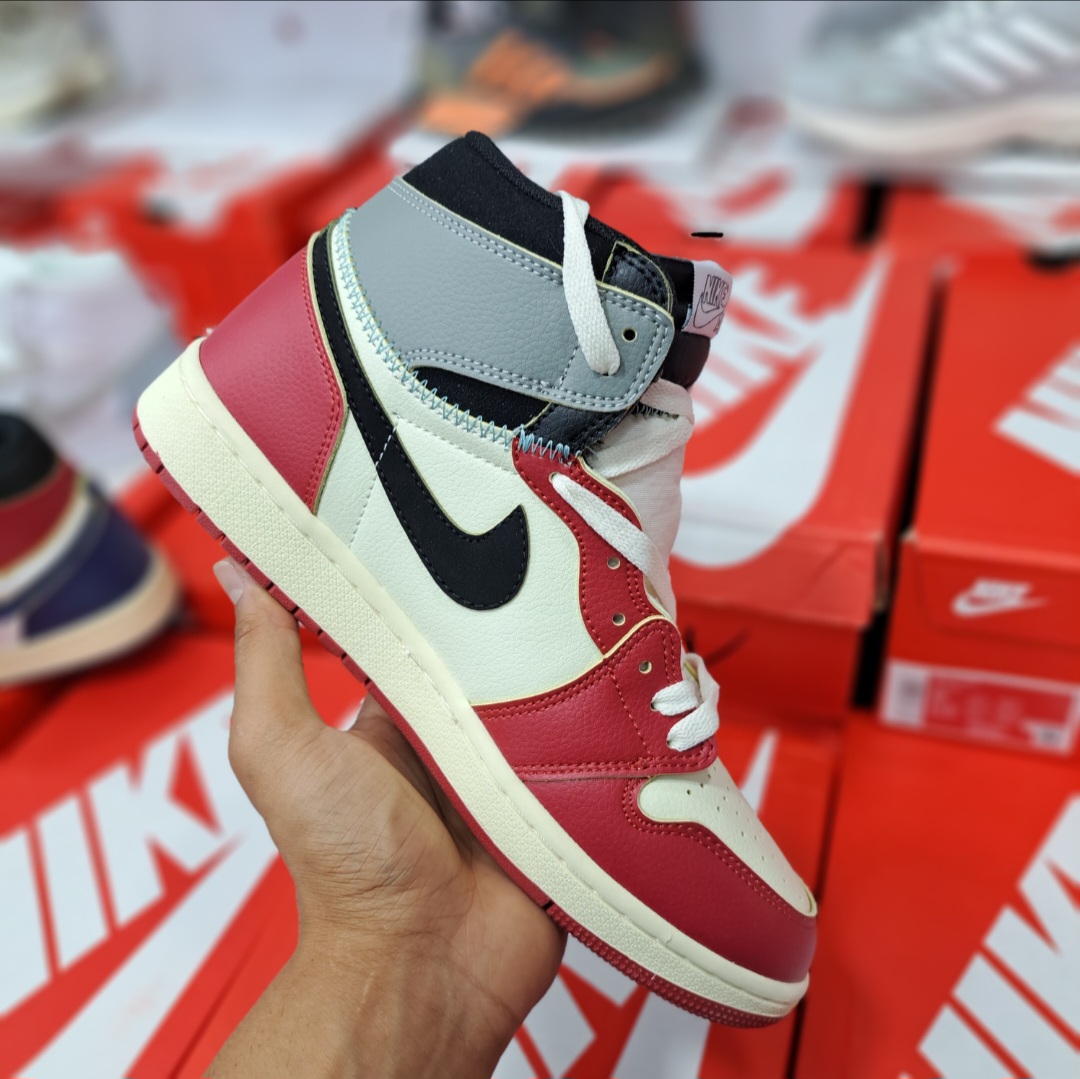 کفش مسترکوالیتی نایک ایر جردن وان Nike air Jordan 1 / ضمانت کیفیت و ویتنام / سایز ۴۰ الا ۴۵