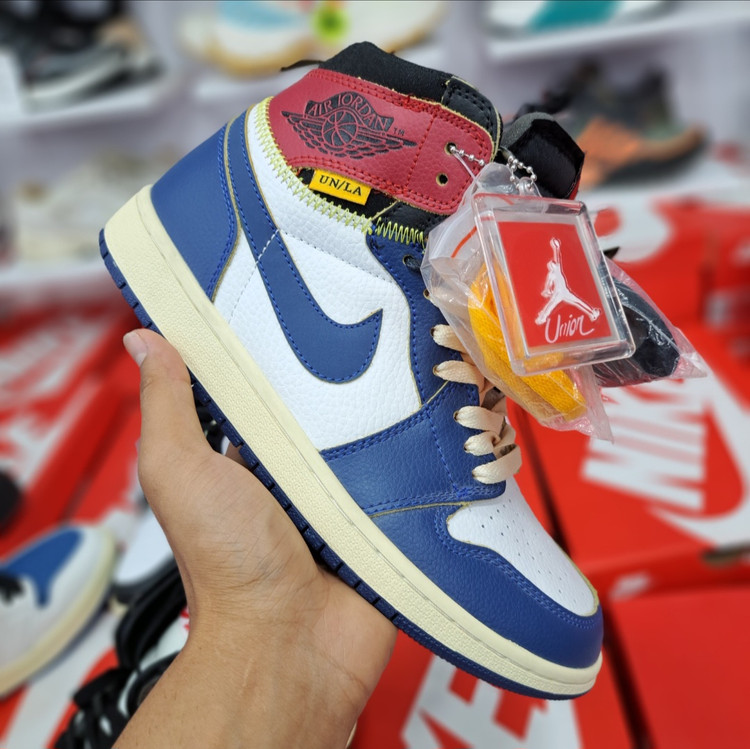 کفش مسترکوالیتی نایک ایر جردن وان Nike air Jordan 1 / ضمانت کیفیت و ویتنام / سایز ۴۰ الا ۴۵
