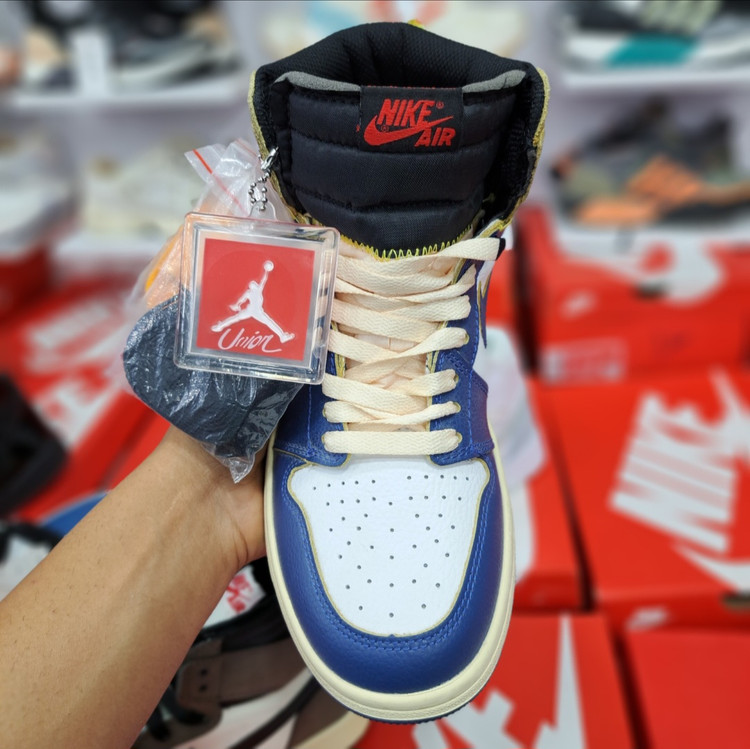 کفش مسترکوالیتی نایک ایر جردن وان Nike air Jordan 1 / ضمانت کیفیت و ویتنام / سایز ۴۰ الا ۴۵