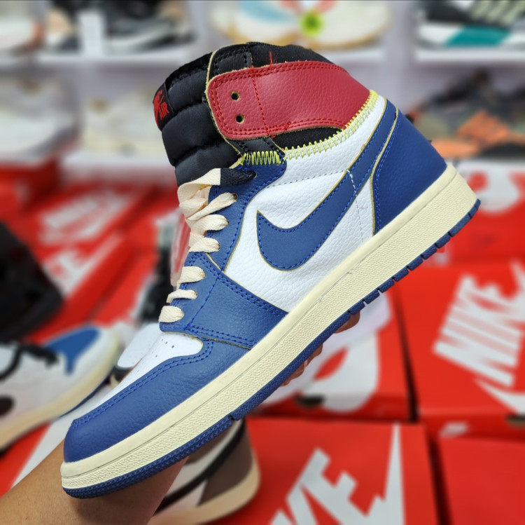کفش مسترکوالیتی نایک ایر جردن وان Nike air Jordan 1 / ضمانت کیفیت و ویتنام / سایز ۴۰ الا ۴۵