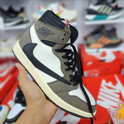 کفش مسترکوالیتی نایک ایر جردن وان Nike air Jordan 1 / ضمانت کیفیت و ویتنام / سایز ۴۰ الا ۴۵