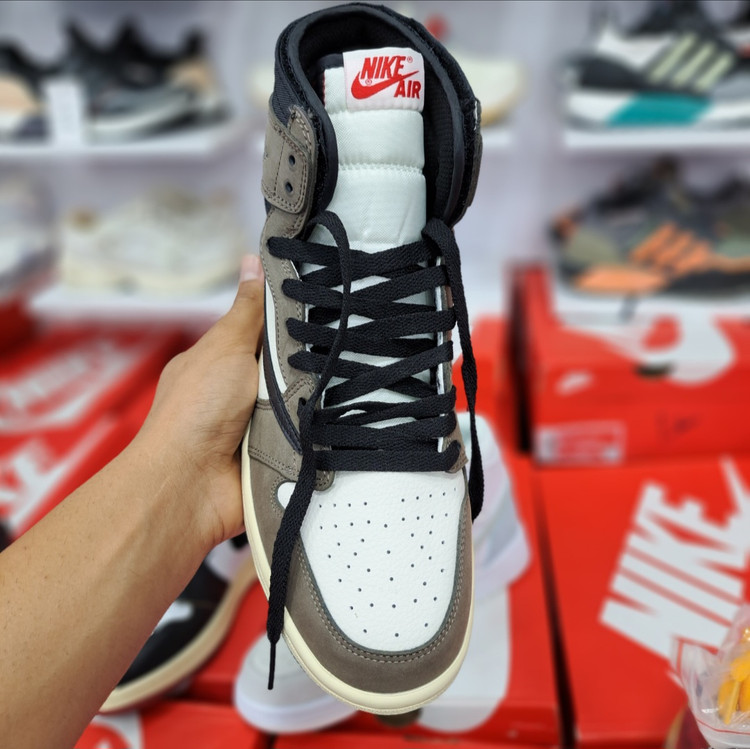 کفش مسترکوالیتی نایک ایر جردن وان Nike air Jordan 1 / ضمانت کیفیت و ویتنام / سایز ۴۰ الا ۴۵