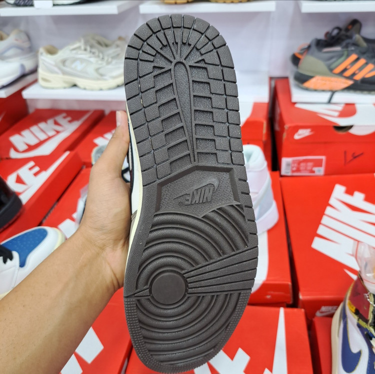 کفش مسترکوالیتی نایک ایر جردن وان Nike air Jordan 1 / ضمانت کیفیت و ویتنام / سایز ۴۰ الا ۴۵
