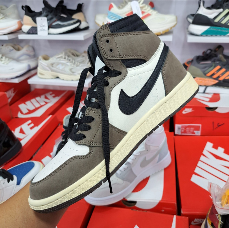 کفش مسترکوالیتی نایک ایر جردن وان Nike air Jordan 1 / ضمانت کیفیت و ویتنام / سایز ۴۰ الا ۴۵