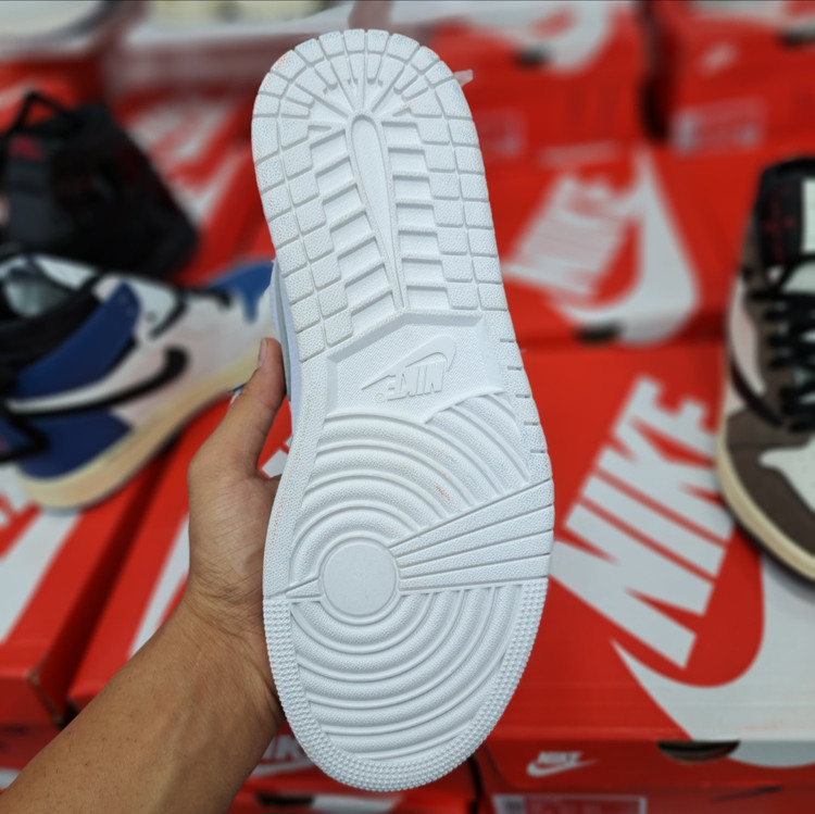 کفش مسترکوالیتی نایک ایر جردن وان Nike air Jordan 1 / ضمانت کیفیت و ویتنام / سایز ۴۰ الا ۴۵