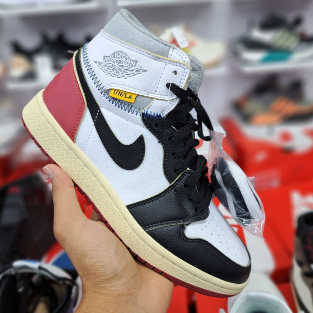 کفش مسترکوالیتی نایک ایر جردن وان Nike air Jordan 1 / ضمانت کیفیت و ویتنام / سایز ۴۰ الا ۴۵