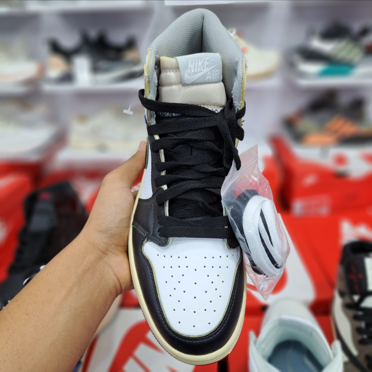 کفش مسترکوالیتی نایک ایر جردن وان Nike air Jordan 1 / ضمانت کیفیت و ویتنام / سایز ۴۰ الا ۴۵