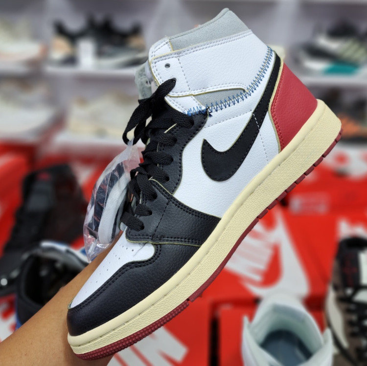 کفش مسترکوالیتی نایک ایر جردن وان Nike air Jordan 1 / ضمانت کیفیت و ویتنام / سایز ۴۰ الا ۴۵