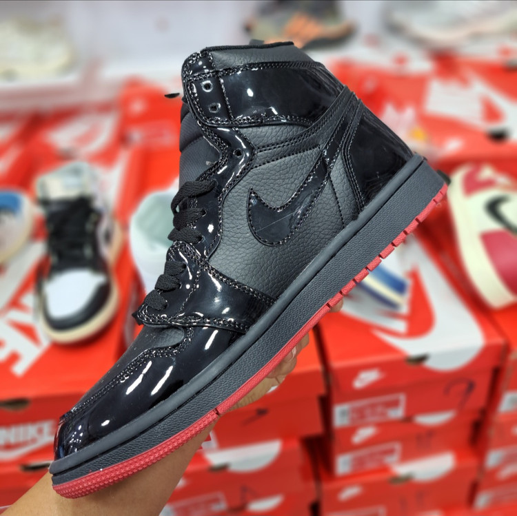 کفش مسترکوالیتی نایک ایر جردن وان Nike air Jordan 1 / ضمانت کیفیت و ویتنام / سایز ۴۰ الا ۴۵