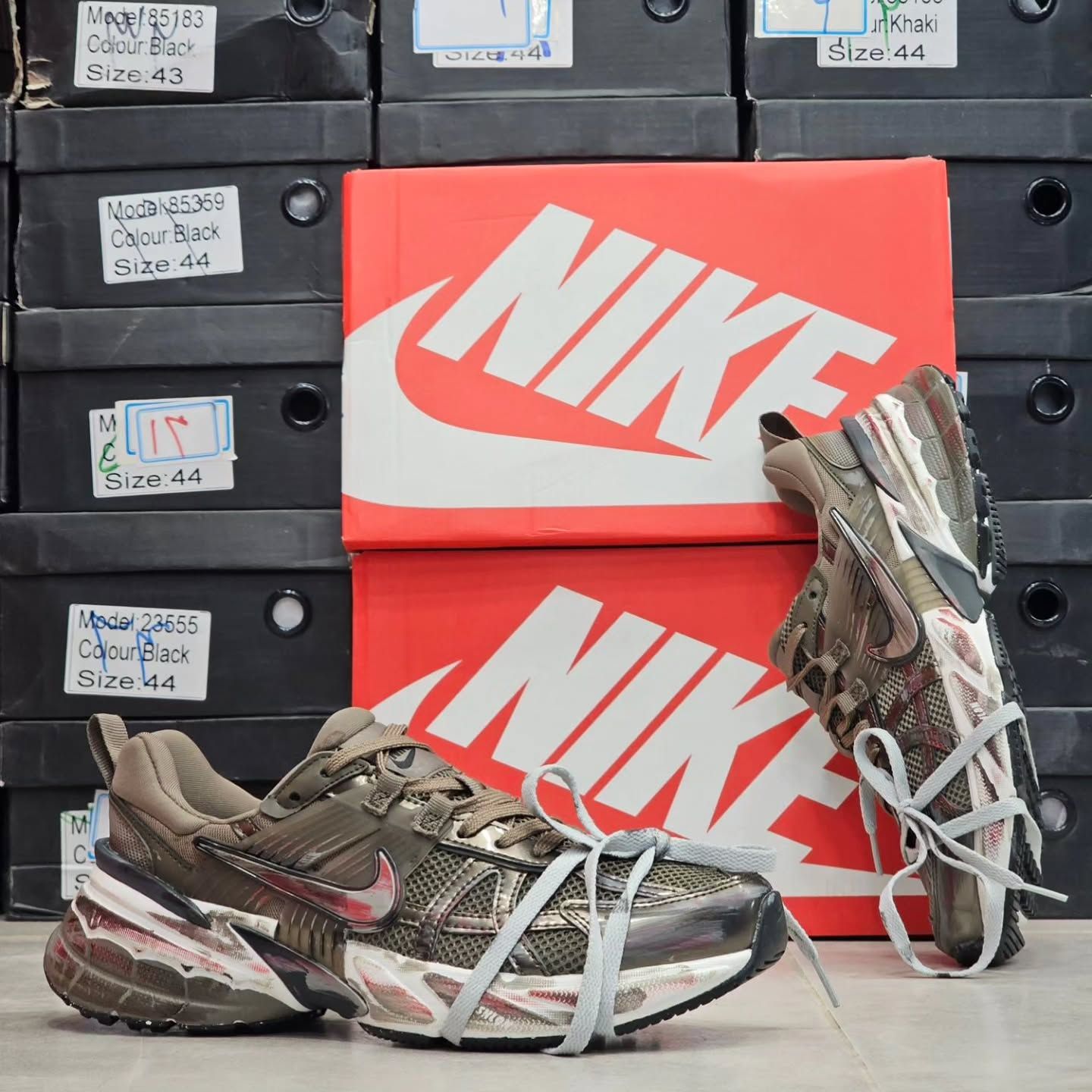 کتونی رانینگ و پیاده روی ست زنانه و مردانه نایک کلشون وی تو کی nike v2k / ضمانت ویتنام و کیفیت / سایز ۳۷ الا ۴۵