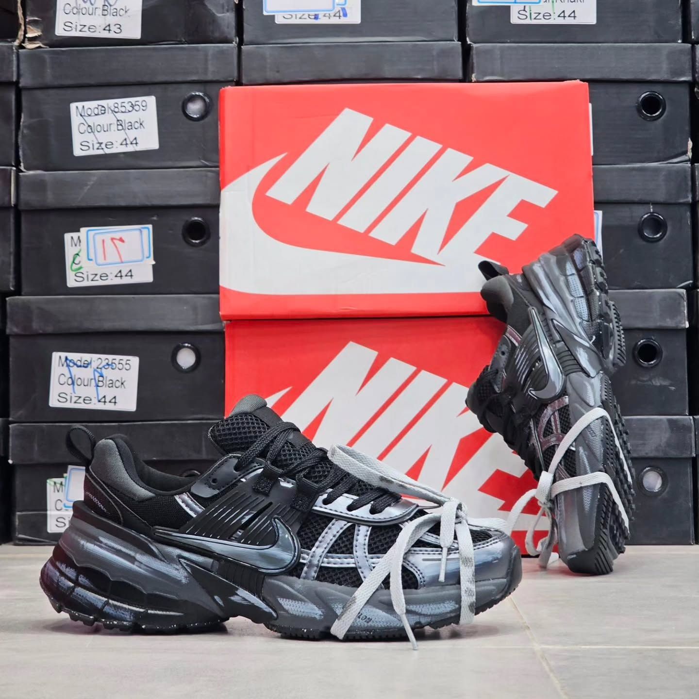 کتونی رانینگ و پیاده روی ست زنانه و مردانه نایک کلشون وی تو کی nike v2k / ضمانت ویتنام و کیفیت / سایز ۳۷ الا ۴۵