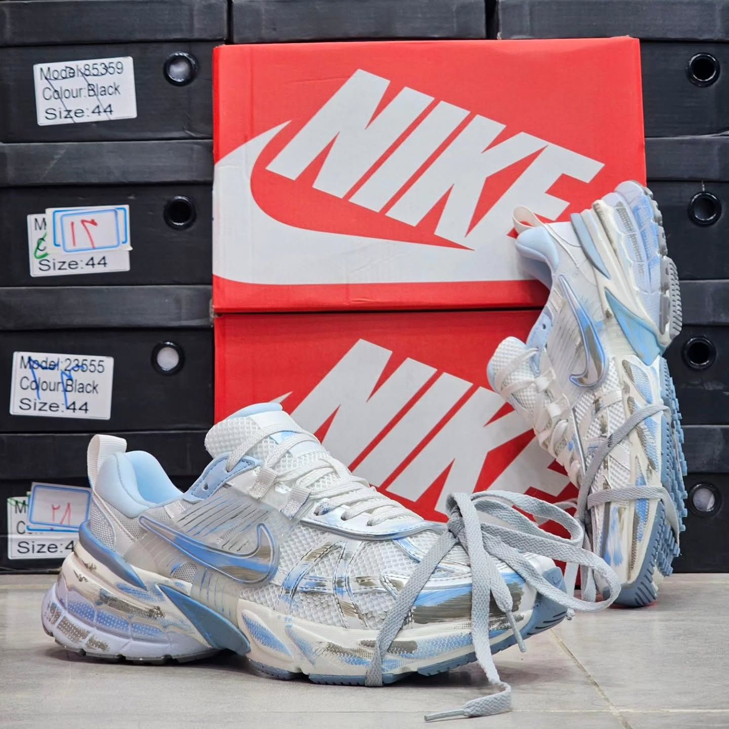 کتونی رانینگ و پیاده روی ست زنانه و مردانه نایک کلشون وی تو کی nike v2k / ضمانت ویتنام و کیفیت / سایز ۳۷ الا ۴۵
