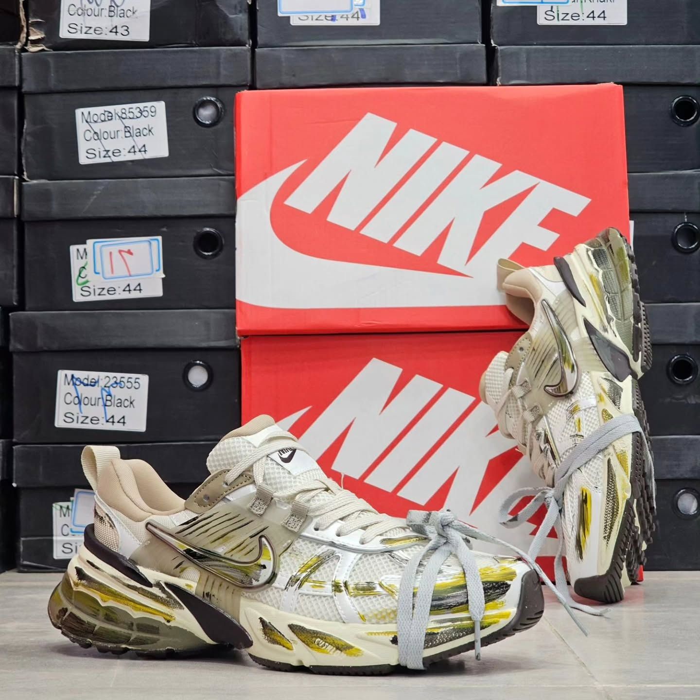 کتونی رانینگ و پیاده روی ست زنانه و مردانه نایک کلشون وی تو کی nike v2k / ضمانت ویتنام و کیفیت / سایز ۳۷ الا ۴۵