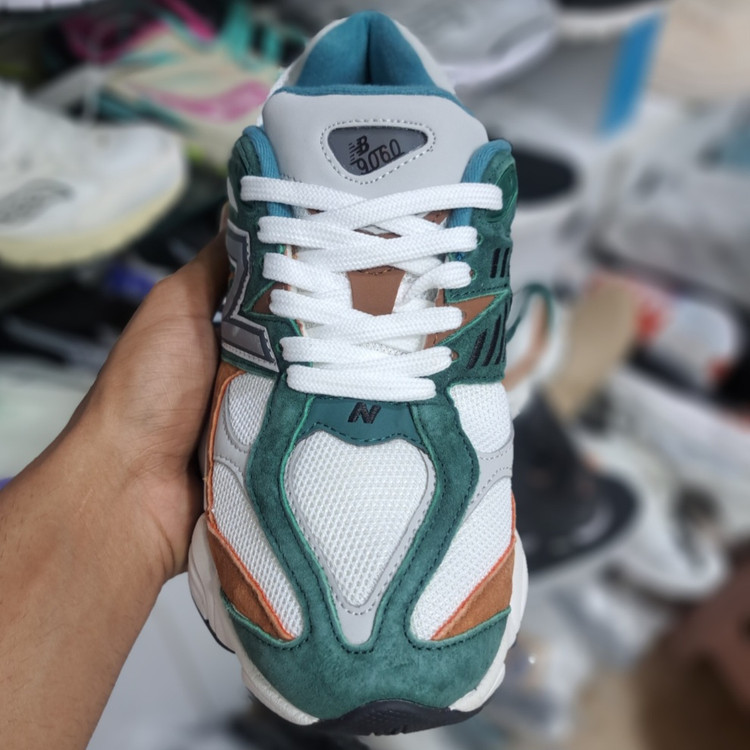 کتونی مردانه رانینگ و پیاده روی نیوبالانس ۹۰۶۰ newbalance 9060 / ضمانت کیفیت و ویتنام / سایز ۴۰ الا ۴۵