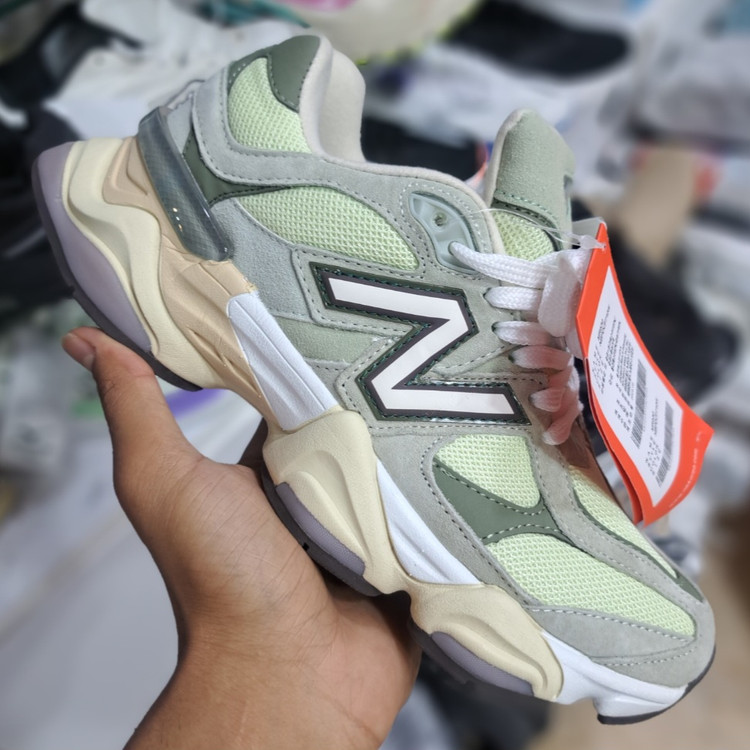 کتونی مردانه رانینگ و پیاده روی نیوبالانس ۹۰۶۰ newbalance 9060 / ضمانت کیفیت و ویتنام / سایز ۴۰ الا ۴۵