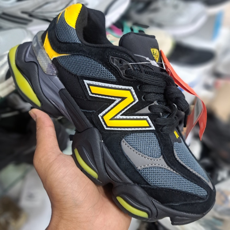 کتونی مردانه رانینگ و پیاده روی نیوبالانس ۹۰۶۰ newbalance 9060 / ضمانت کیفیت و ویتنام / سایز ۴۰ الا ۴۵