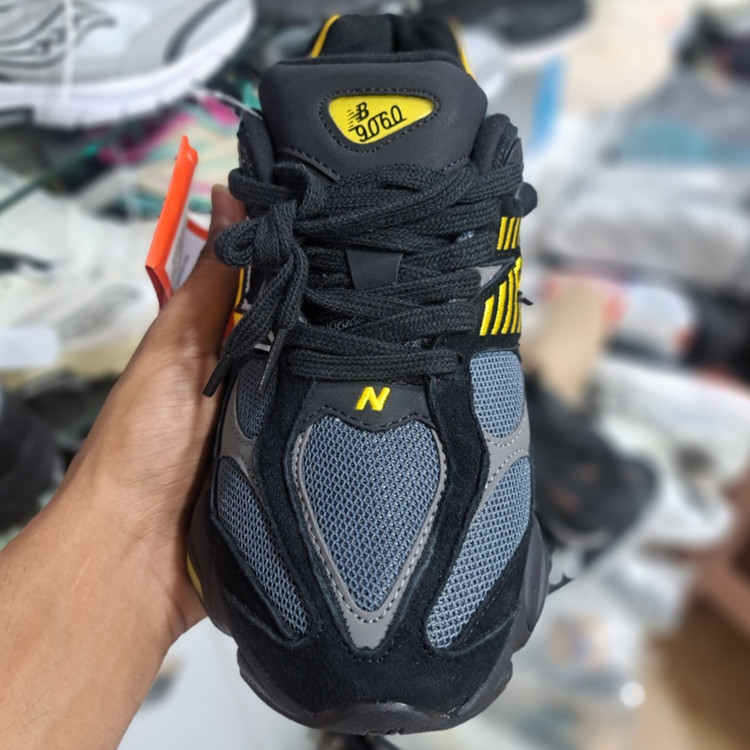 کتونی مردانه رانینگ و پیاده روی نیوبالانس ۹۰۶۰ newbalance 9060 / ضمانت کیفیت و ویتنام / سایز ۴۰ الا ۴۵