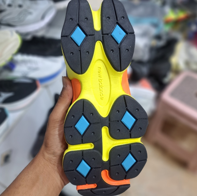 کتونی مردانه رانینگ و پیاده روی نیوبالانس ۹۰۶۰ newbalance 9060 / ضمانت کیفیت و ویتنام / سایز ۴۰ الا ۴۵