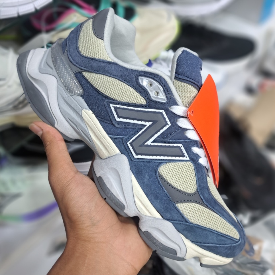 کتونی مردانه رانینگ و پیاده روی نیوبالانس ۹۰۶۰ newbalance 9060 / ضمانت کیفیت و ویتنام / سایز ۴۰ الا ۴۵