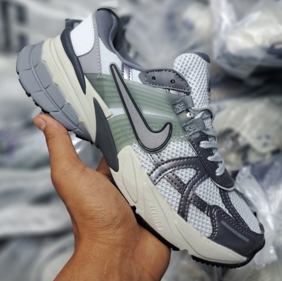 کتونی رانینگ و پیاده روی ست زنانه و مردانه نایک کلشون وی تو کی nike v2k / ضمانت ویتنام و کیفیت / سایز ۳۷ الا ۴۵
