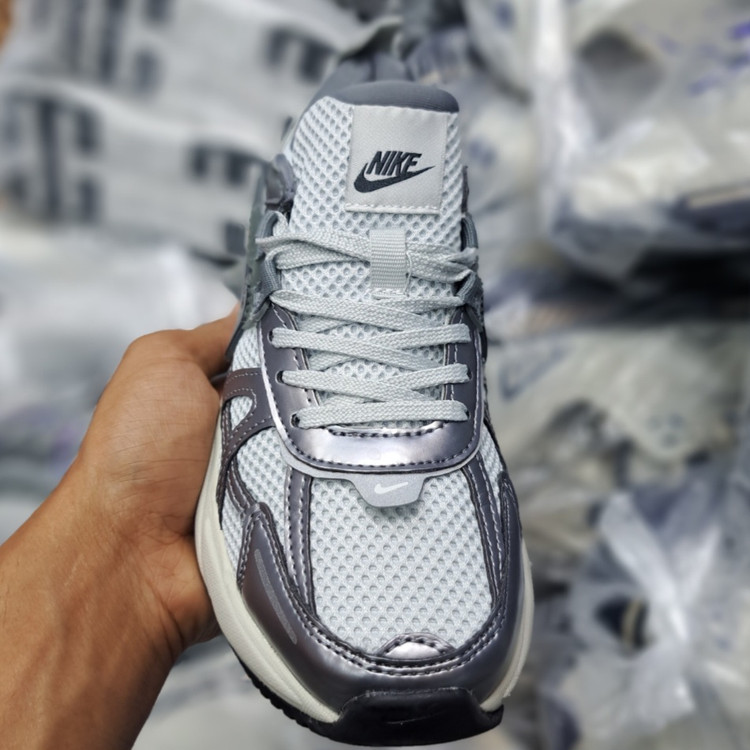 کتونی رانینگ و پیاده روی ست زنانه و مردانه نایک کلشون وی تو کی nike v2k / ضمانت ویتنام و کیفیت / سایز ۳۷ الا ۴۵