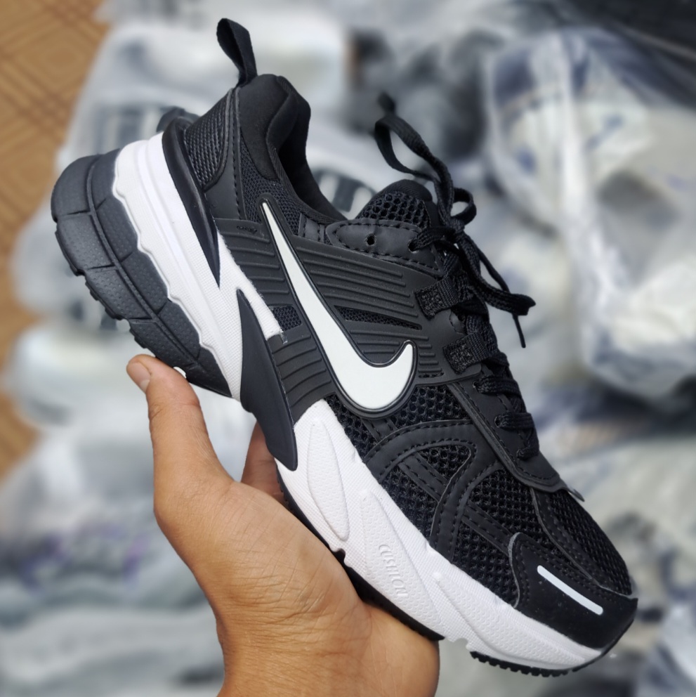 کتونی رانینگ و پیاده روی ست زنانه و مردانه نایک کلشون وی تو کی nike v2k / ضمانت ویتنام و کیفیت / سایز ۳۷ الا ۴۵