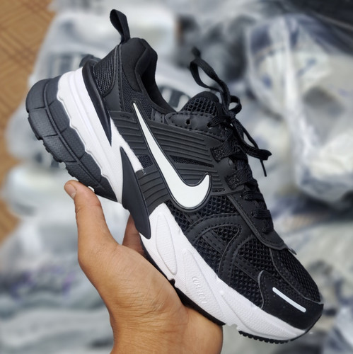 کتونی رانینگ و پیاده روی ست زنانه و مردانه نایک کلشون وی تو کی nike v2k / ضمانت ویتنام و کیفیت / سایز ۳۷ الا ۴۵