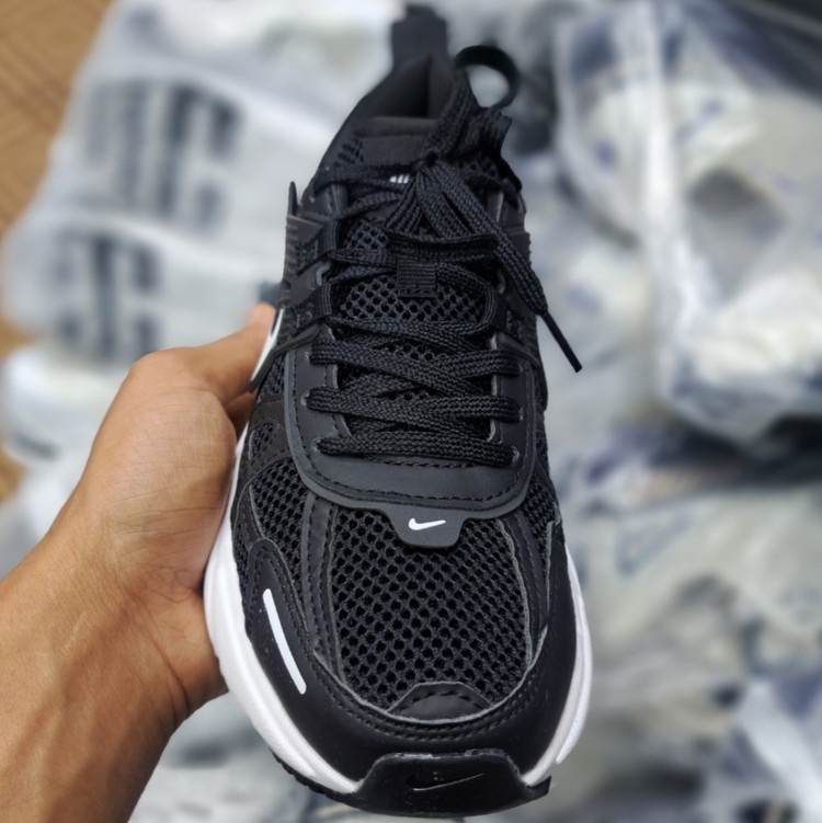کتونی رانینگ و پیاده روی ست زنانه و مردانه نایک کلشون وی تو کی nike v2k / ضمانت ویتنام و کیفیت / سایز ۳۷ الا ۴۵