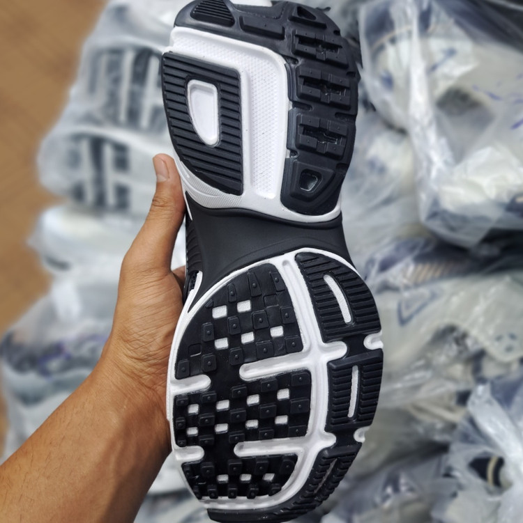 کتونی رانینگ و پیاده روی ست زنانه و مردانه نایک کلشون وی تو کی nike v2k / ضمانت ویتنام و کیفیت / سایز ۳۷ الا ۴۵