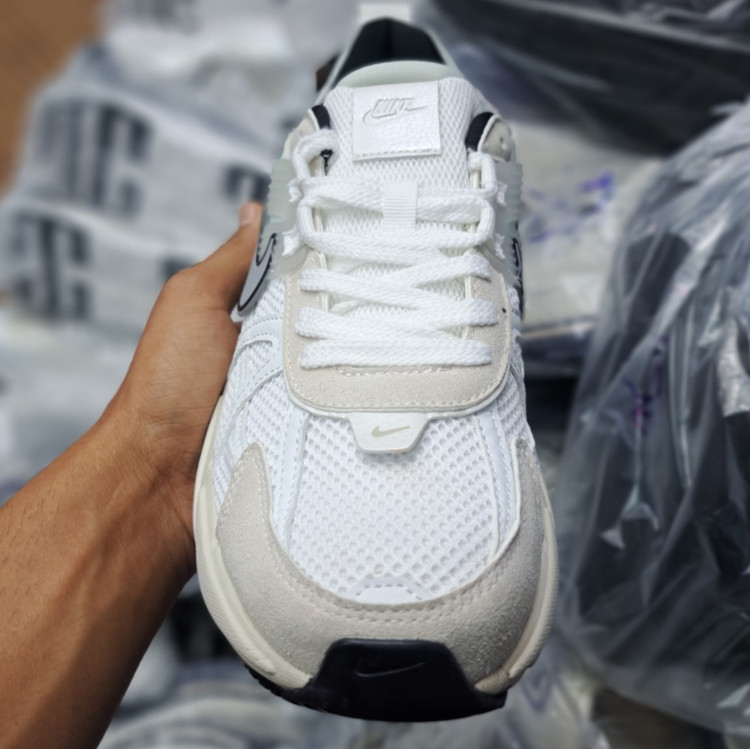 کتونی رانینگ و پیاده روی ست زنانه و مردانه نایک کلشون وی تو کی nike v2k / ضمانت ویتنام و کیفیت / سایز ۳۷ الا ۴۵