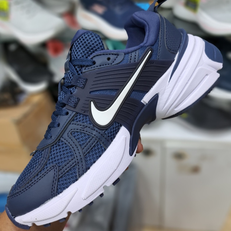 کتونی رانینگ و پیاده روی زنانه نایک کلشون وی تو کی nike v2k / ضمانت ویتنام و کیفیت / سایز ۳۷ الا 40