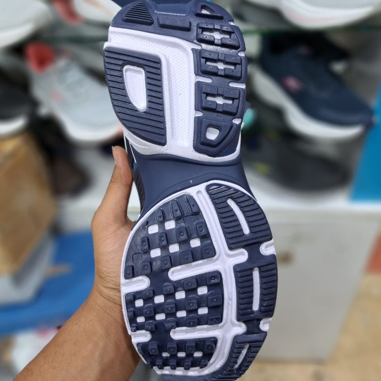 کتونی رانینگ و پیاده روی زنانه نایک کلشون وی تو کی nike v2k / ضمانت ویتنام و کیفیت / سایز ۳۷ الا 40